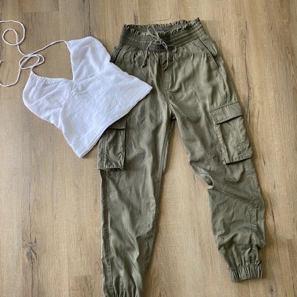 Abercrombie and Fitch silky cargo pants. Size XS elastic waist & ankles. Worn 2x